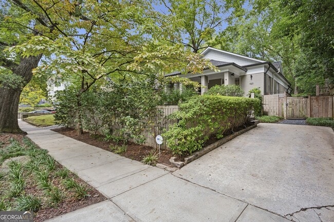 Building Photo - 420 7th St NE