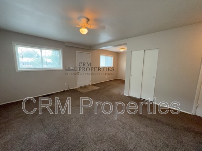 Building Photo - 5902 Mendota Dr