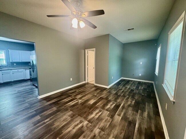 Foto del edificio - 4bedroom with Master on the Main!