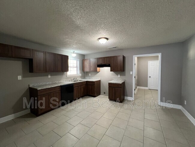 Building Photo - 1886 Andover Cove
