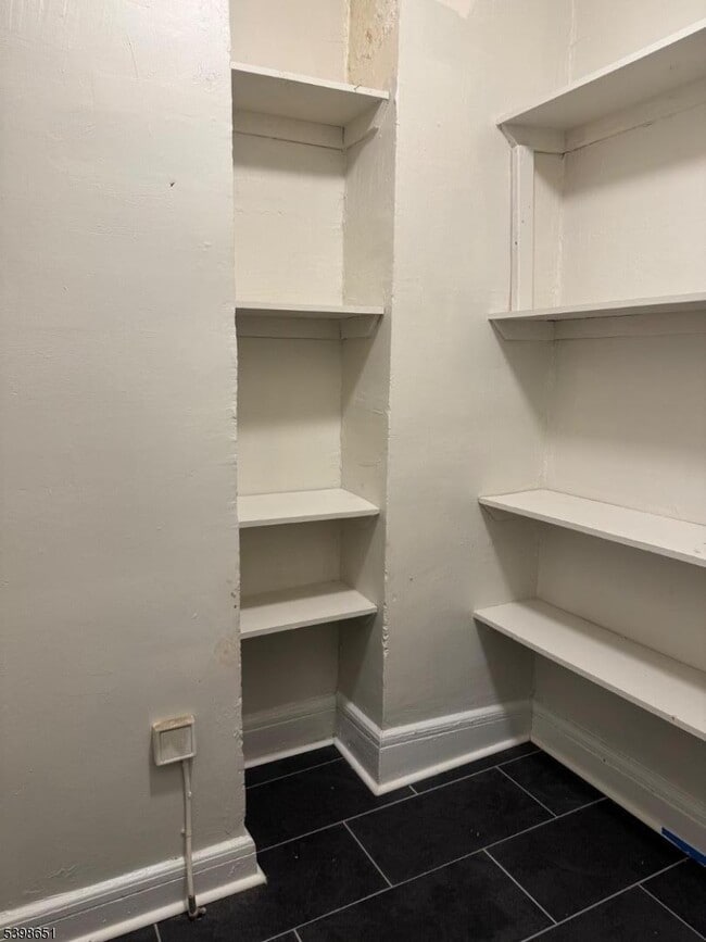 Foto del edificio - 348 Central Ave