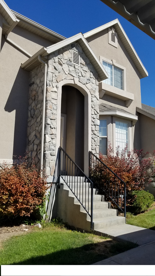 Building Photo - Beautiful Tooele Townhome
