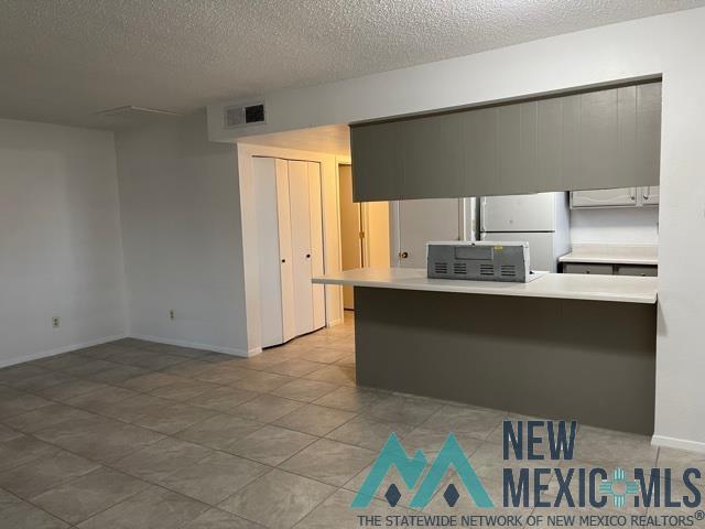 Foto del edificio - 1421 S Tennyson Dr