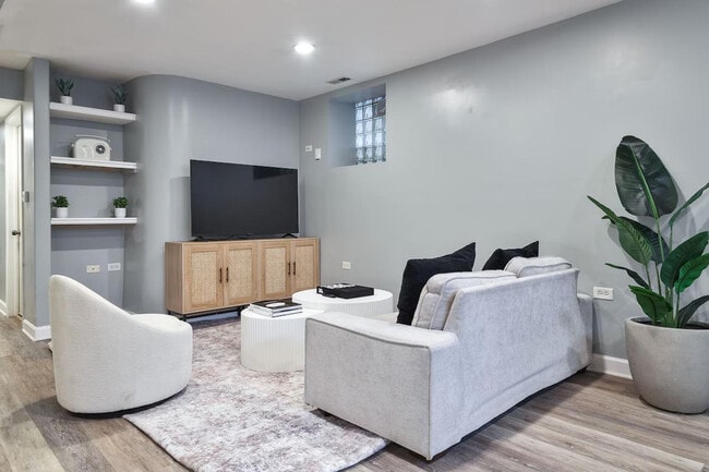 Foto del edificio - 3018 N Clybourn Ave