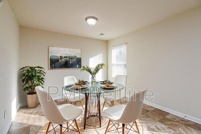 Foto del edificio - 5675 Laurel Ridge Cir