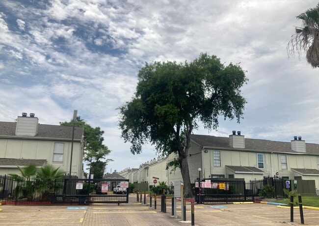 3 bedroom townhouse in Southwest Area - 3 bedroom townhouse in Southwest Area