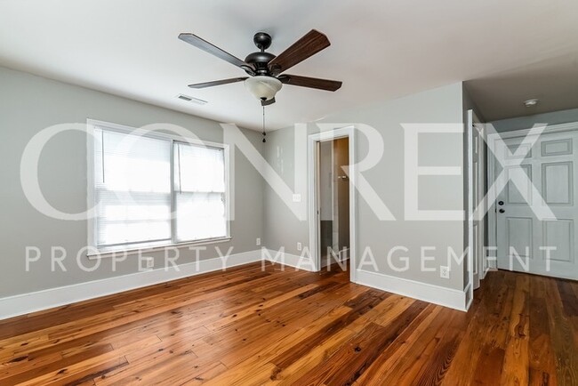 Building Photo - 5 Bedrooms in Downtown Charleston!