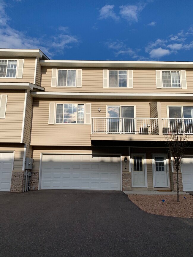 2517 Cobble Hill Ct, Woodbury, MN 55125 Townhome Rentals in Woodbury