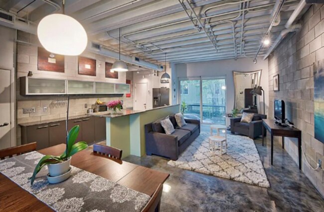 Building Photo - Sleek, Industrial-Modern Townhome in South...