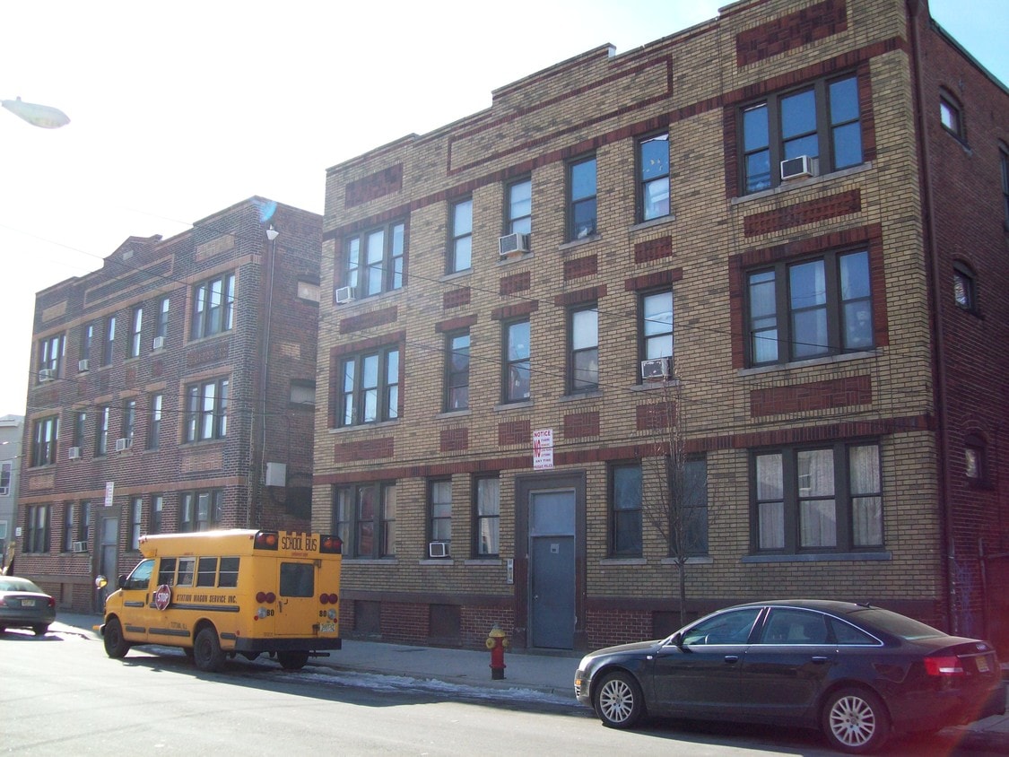Building Photo - 187 Grove St