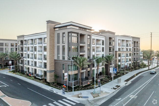 Building Photo - Link OC