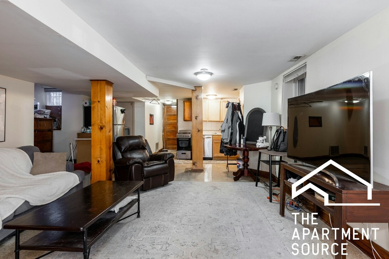 Primary Photo - 844 W Aldine Ave