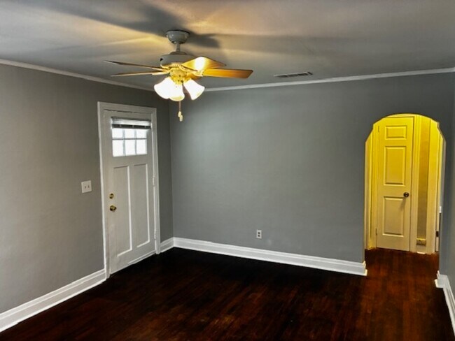 Building Photo - 579 Chestnut Dr