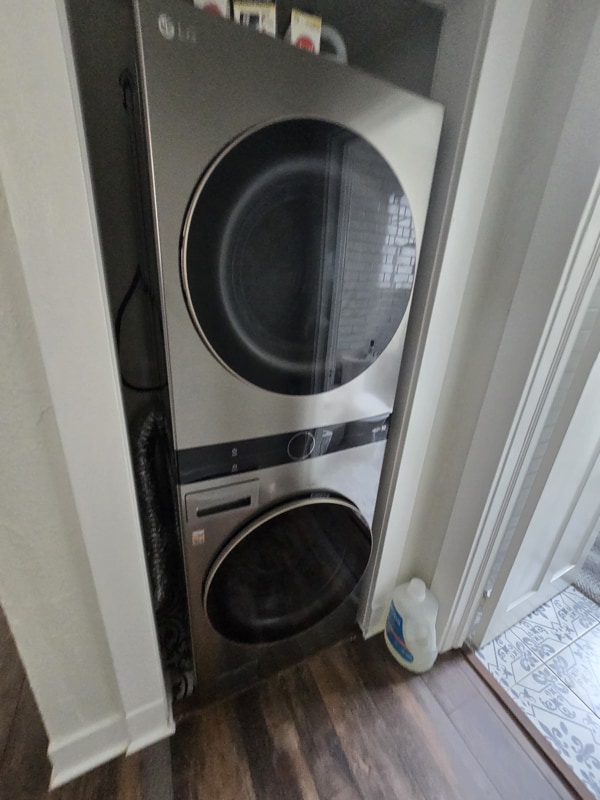 Building Photo - 1122 Dante St