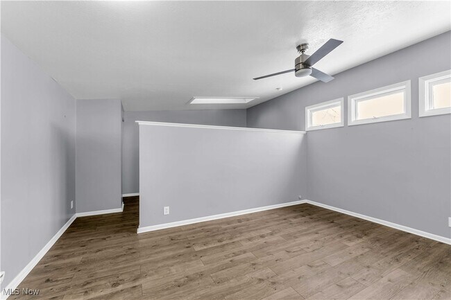 Foto del edificio - 1041 W 10th St