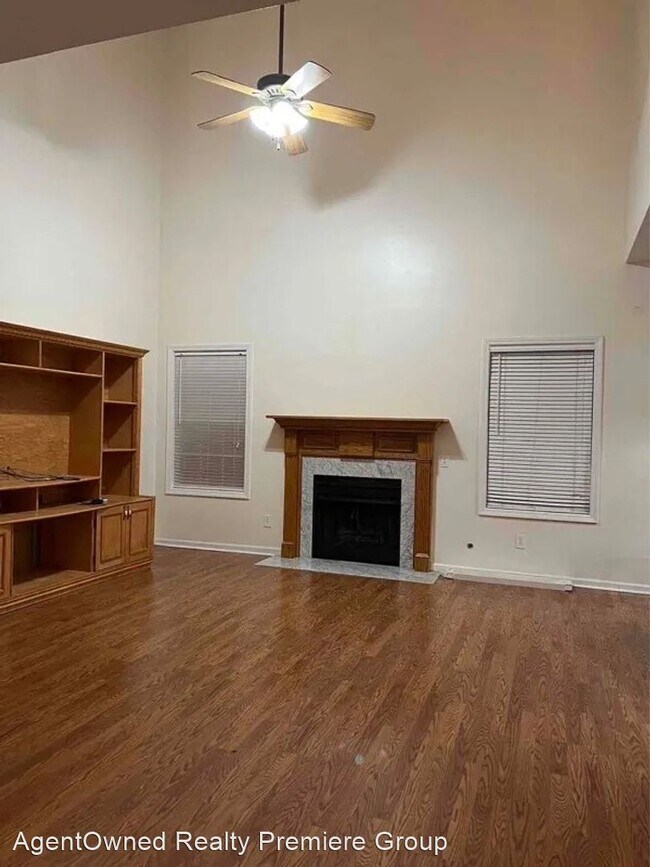 Building Photo - 5 br, 3 bath House - 8729 Evangeline Dr.