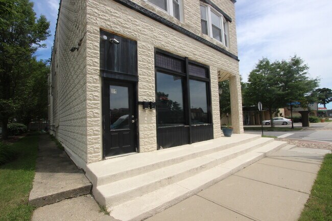 Building Photo - 416a W Virginia St