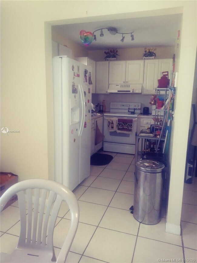 Foto del edificio - 4980 E Sabal Palm Blvd