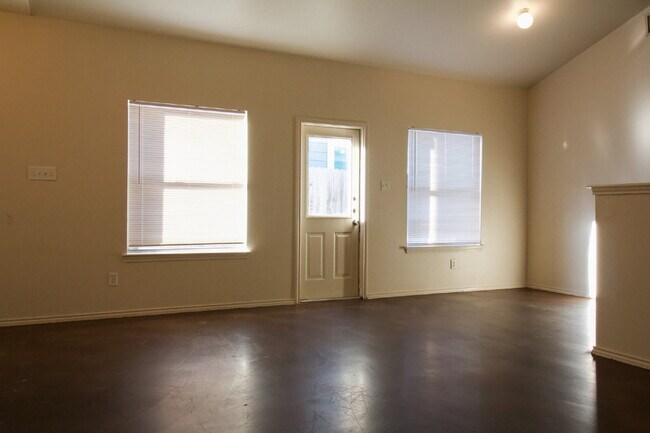 Foto del edificio - 7219 Golf Way
