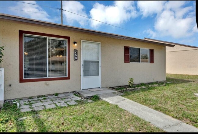 Foto del edificio - 758 W Rosewood Ln