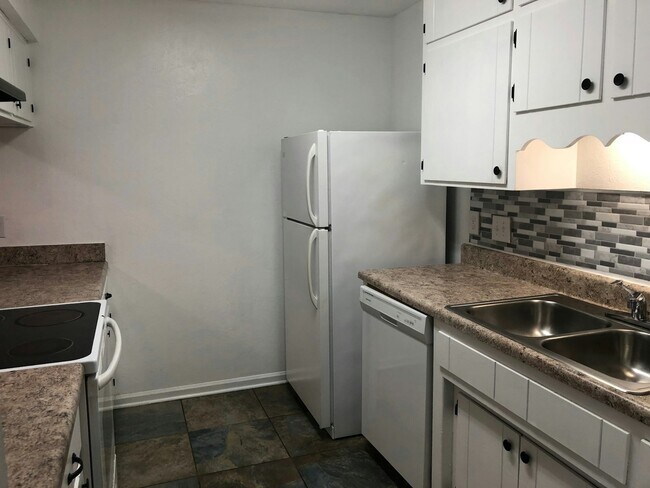 Foto del edificio - 3017 Oak Hammock Ln