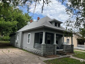 Building Photo - 1421 S Main St