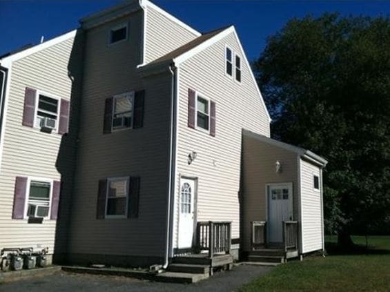 Building Photo - 713 Somerset Ave