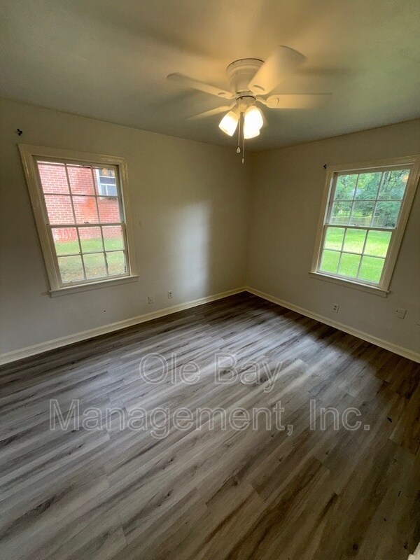 Foto del edificio - 2207 Webb Ave
