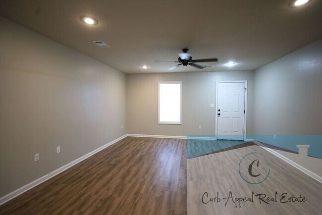 Foto del edificio - Luxury 2 bed, 1 bath duplex - recent construction!! Washer, dryer and internet, cable and utiliti...
