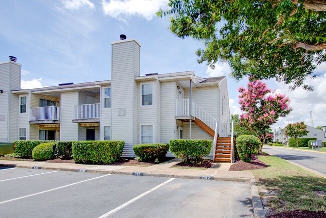 Foto del edificio - 2 Bedroom, 2 Bath Updated Condo, Newpointe...