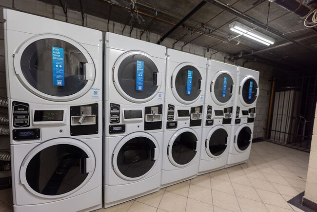 Building Photo - 1525 S Saltair Ave