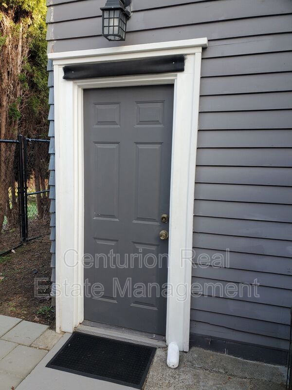 Foto del edificio - 745 E St NE