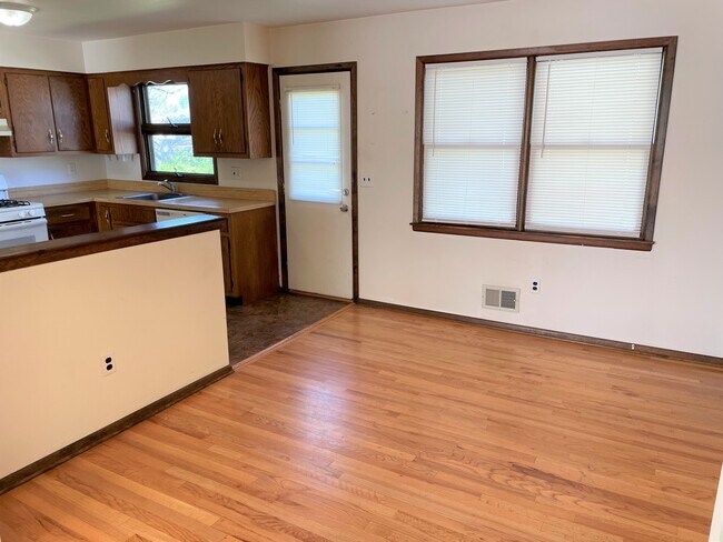 Building Photo - 944 Longboat Ave