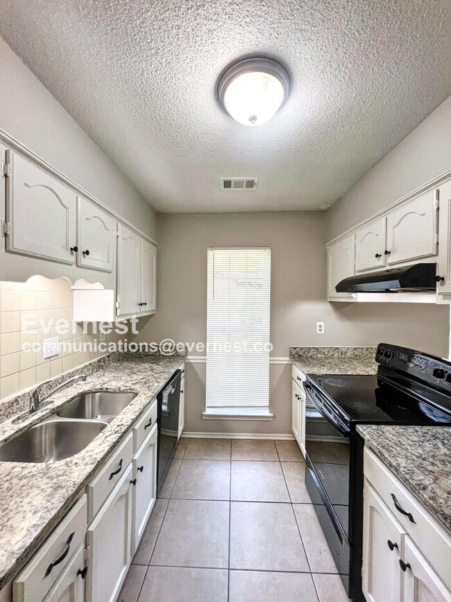 Foto del edificio - 3455 Lynnfield Cove