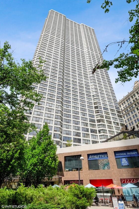 Primary Photo - 405 N Wabash Ave