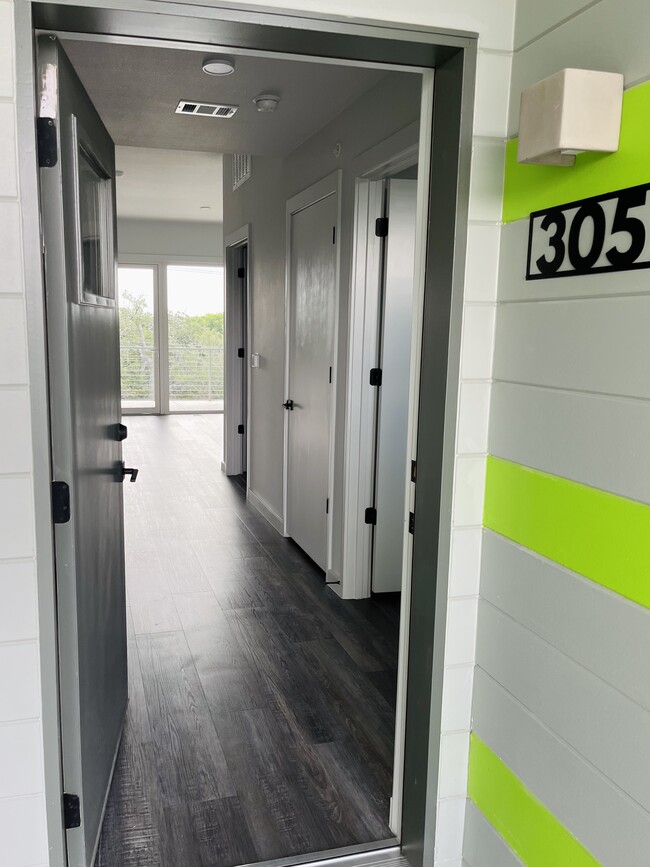 Foto del edificio - 4004 Banister Ln
