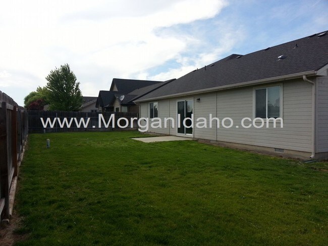 Building Photo - 3-car garage bonus room vaulted ceiling