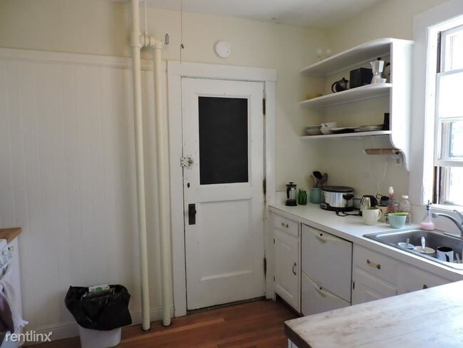 Building Photo - 24 Shepard St