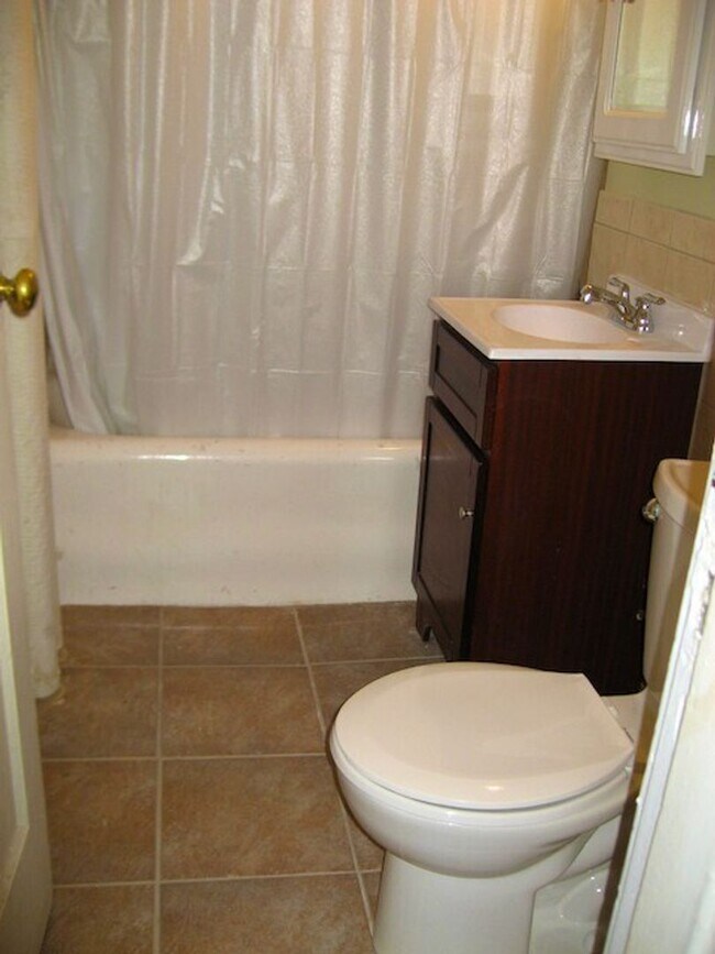 Foto del edificio - Two bedroom for September 1st - Brighton