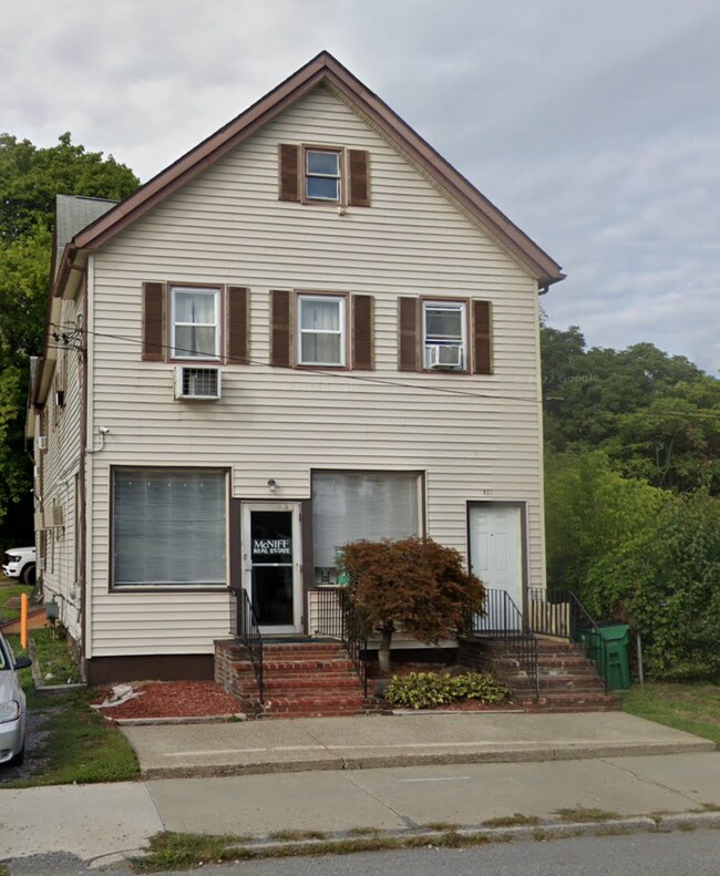 Building Photo - 823 Main St