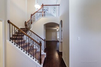 Building Photo - 2911 Lake Dr