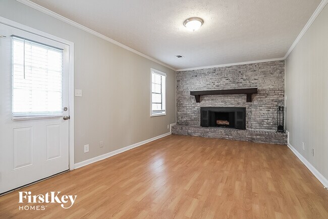 Building Photo - 2047 Lake Ridge Terrace