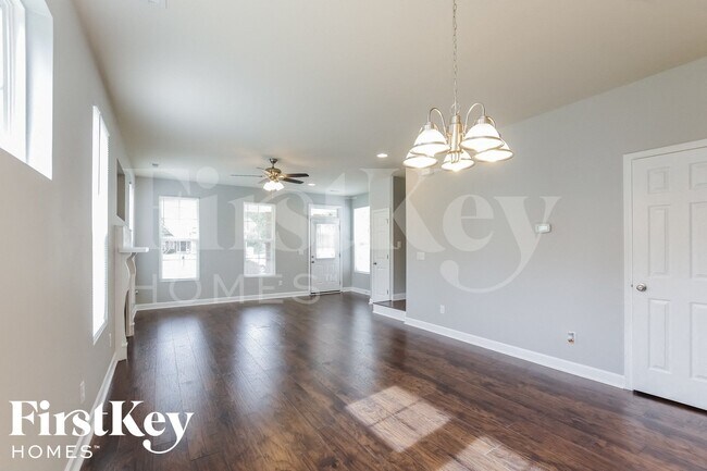 Foto del edificio - 713 Walnut Crossing Dr