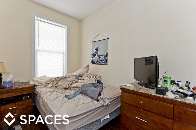 Building Photo - 2110 W Division St