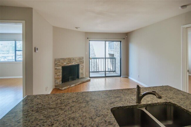 Building Photo - 8888 Tallwood Dr