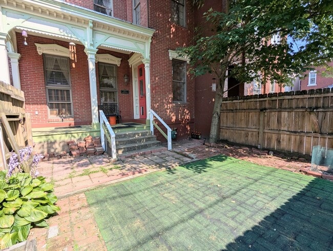 Building Photo - 312 Denniston St
