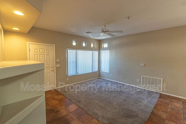 Foto del edificio - 1351 N Pleasant Dr