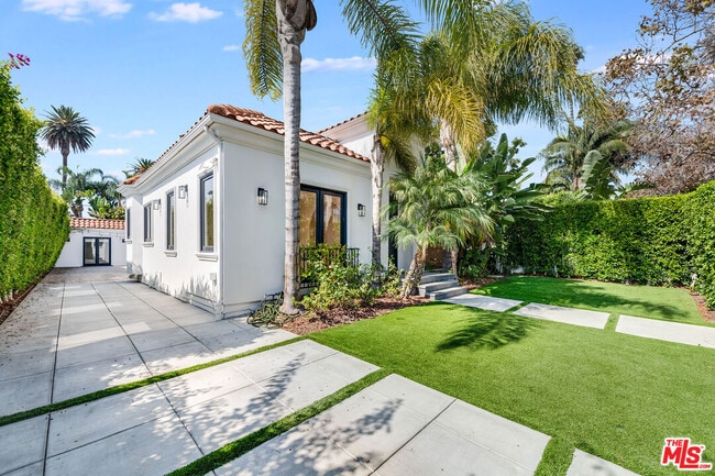 Building Photo - 607 N La Jolla Ave