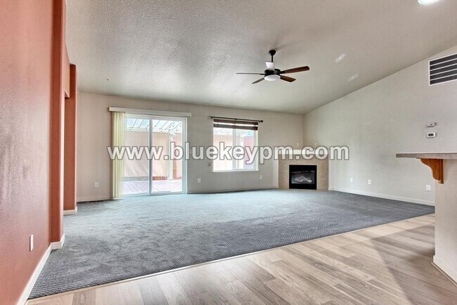 Foto del edificio - 3 Bed, 2 Bath : A GREAT Multi-Generational Home