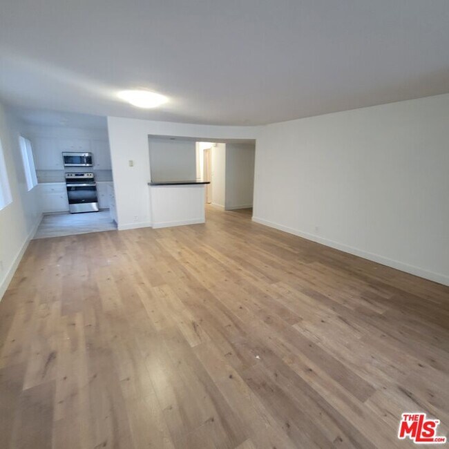 Building Photo - 1203 Kings Rd